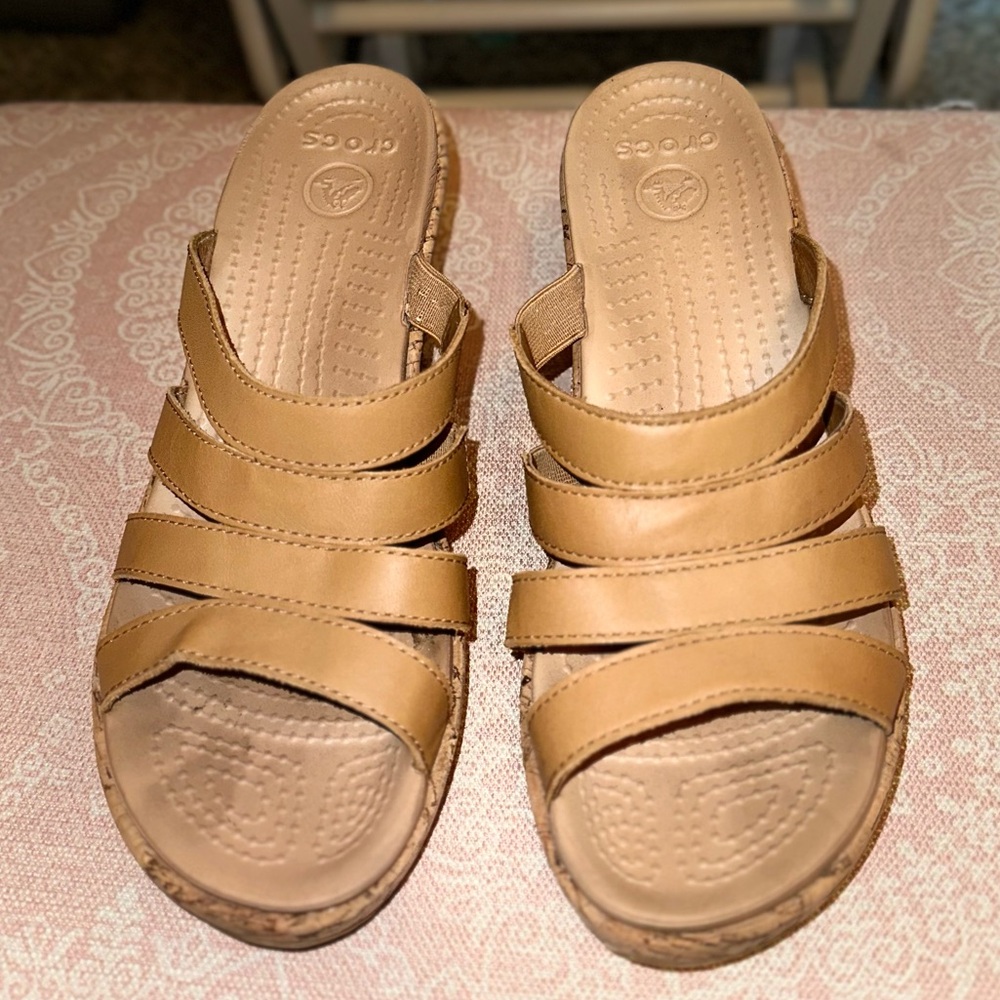 Crocs Women’s Strappy Wedge Tan Sandals - Size 8